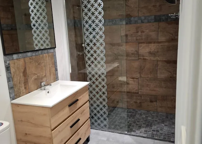 Maisonnette Le Verger, D'orient, Nigloland. * La Loge-aux-Chevres